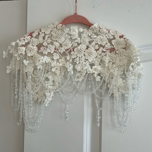 Little girls flower girl beaded cape - Picture 2 of 6